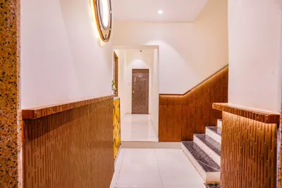Lobby-corridor