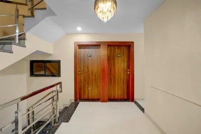 Lobby-corridor