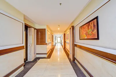 Lobby-corridor
