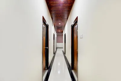 Lobby-corridor