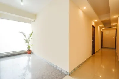 Lobby-corridor