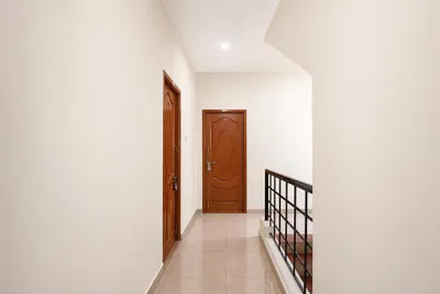 Lobby-corridor