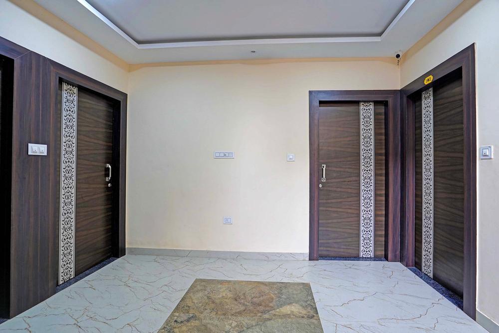 Lobby-corridor