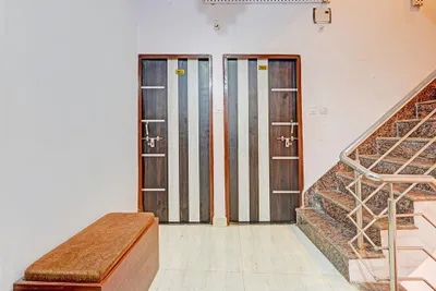 Lobby-corridor