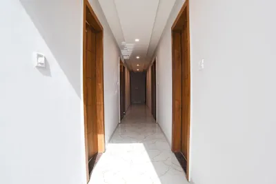 Lobby-corridor
