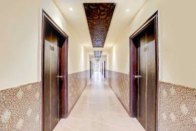 Lobby-corridor