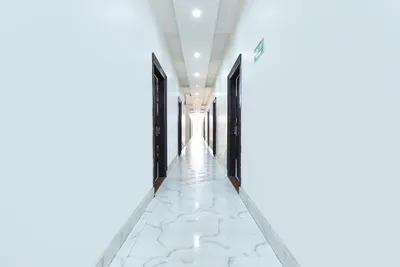Lobby-corridor