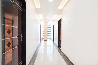 Lobby-corridor
