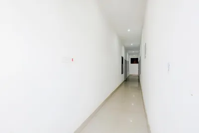 Lobby-corridor