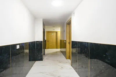 Lobby-corridor