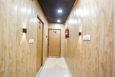 Lobby-corridor