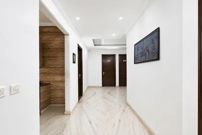 Lobby-corridor