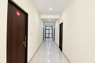 Lobby-corridor