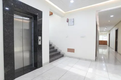 Lobby-corridor