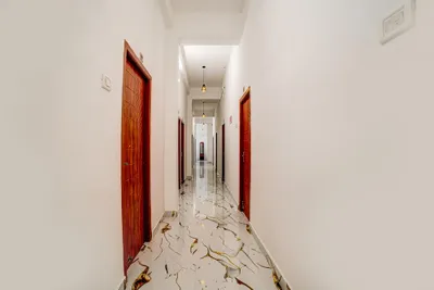 Lobby-corridor