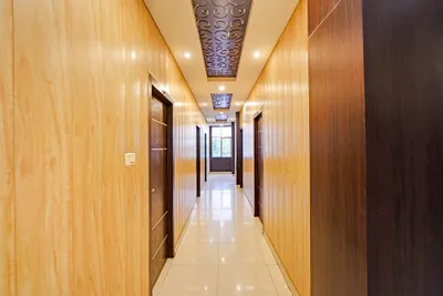 Lobby-corridor