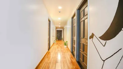 Lobby-corridor