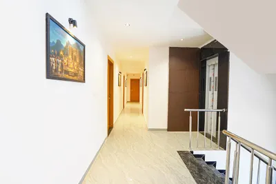 Lobby-corridor