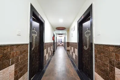 Lobby-corridor