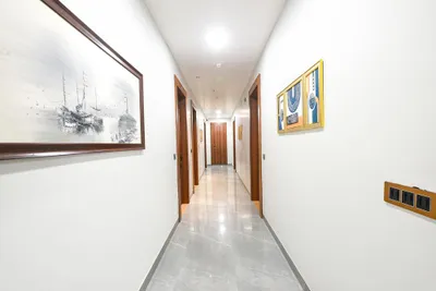 Lobby-corridor