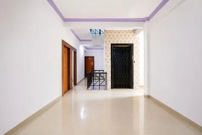 Lobby-corridor