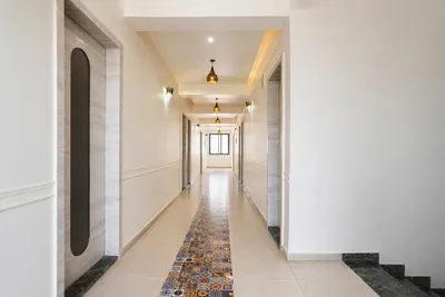 Lobby-corridor