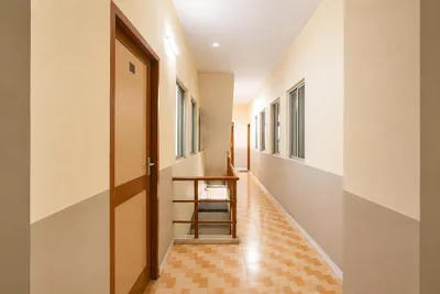 Lobby-corridor