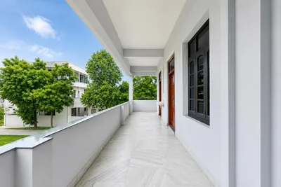 Lobby-corridor