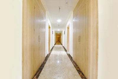 Lobby-corridor