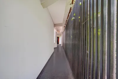 Lobby-corridor