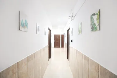 Lobby-corridor