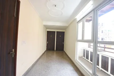 Lobby-corridor