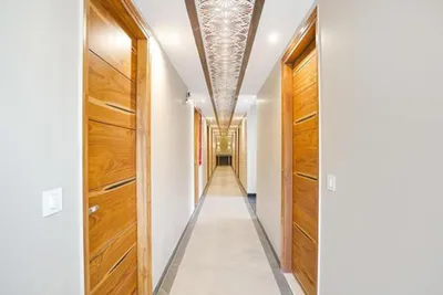 Lobby-corridor