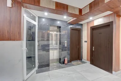 Lobby-corridor