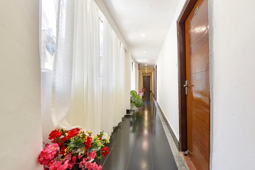 Lobby-corridor