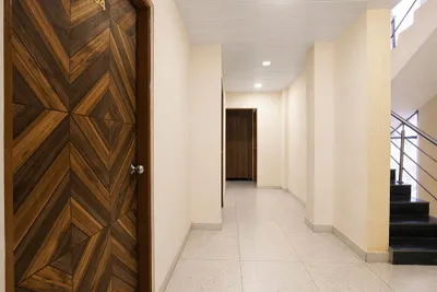 Lobby-corridor