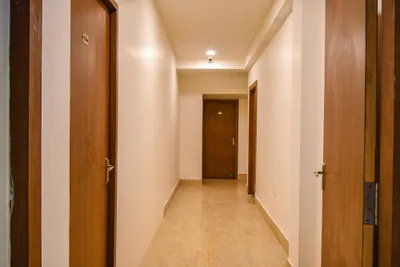 Lobby-corridor