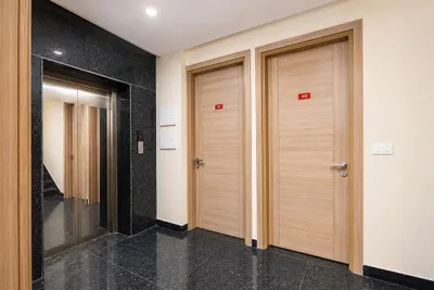 Lobby-corridor