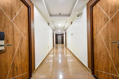 Lobby-corridor