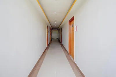 Lobby-corridor