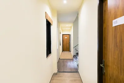 Lobby-corridor