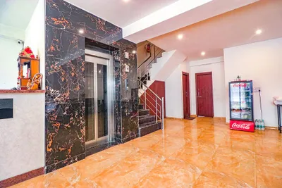 Lobby-corridor