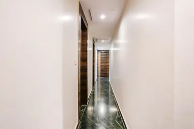 Lobby-corridor