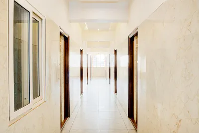Lobby-corridor