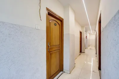Lobby-corridor