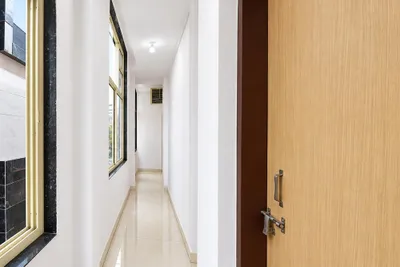 Lobby-corridor