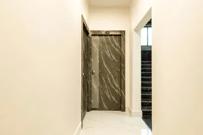 Lobby-corridor