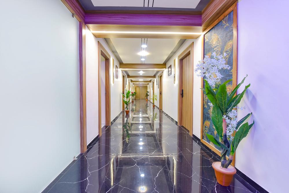 Lobby-corridor