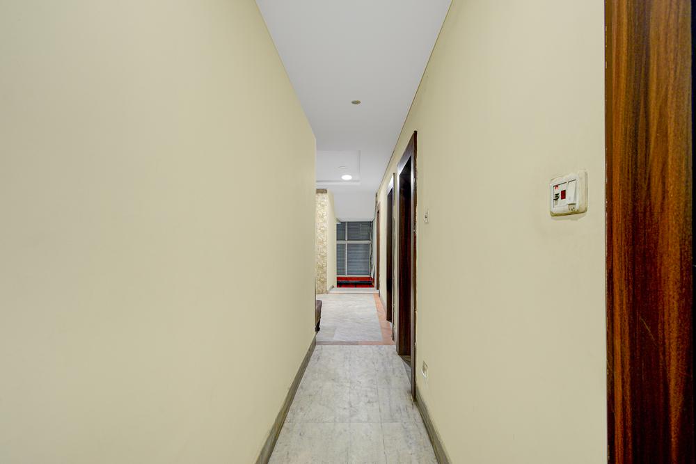 Lobby-corridor
