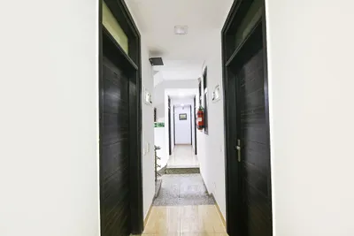 Lobby-corridor